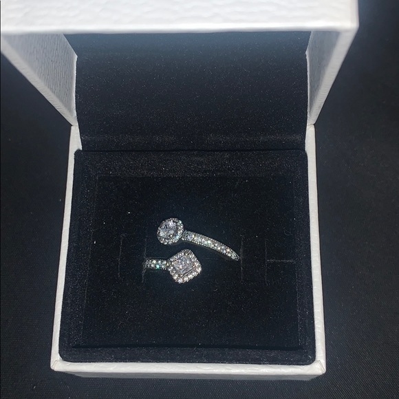 Pandora Jewelry - Size ‘6 Women’s Pandora Ring